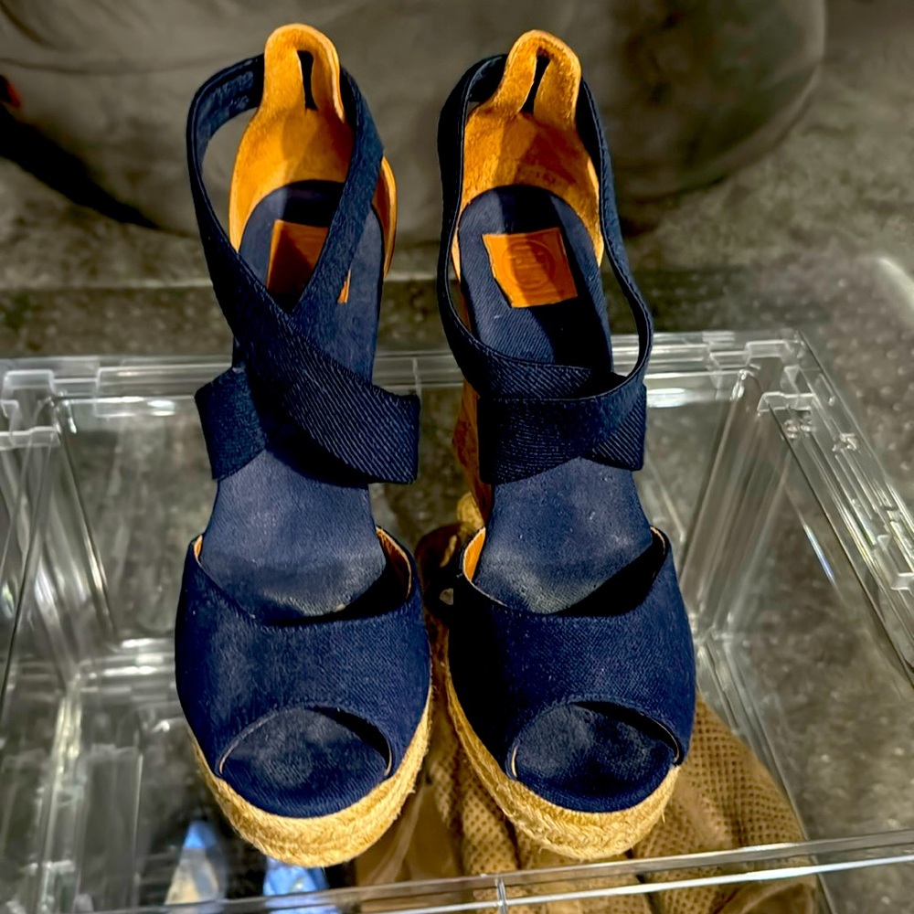 Blue wedge good condition